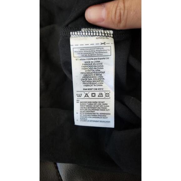 Adidas Shirt Mens  Black Long Sleeve Reflective Graphic Streetwear P2P 24" - Picture 5 of 5